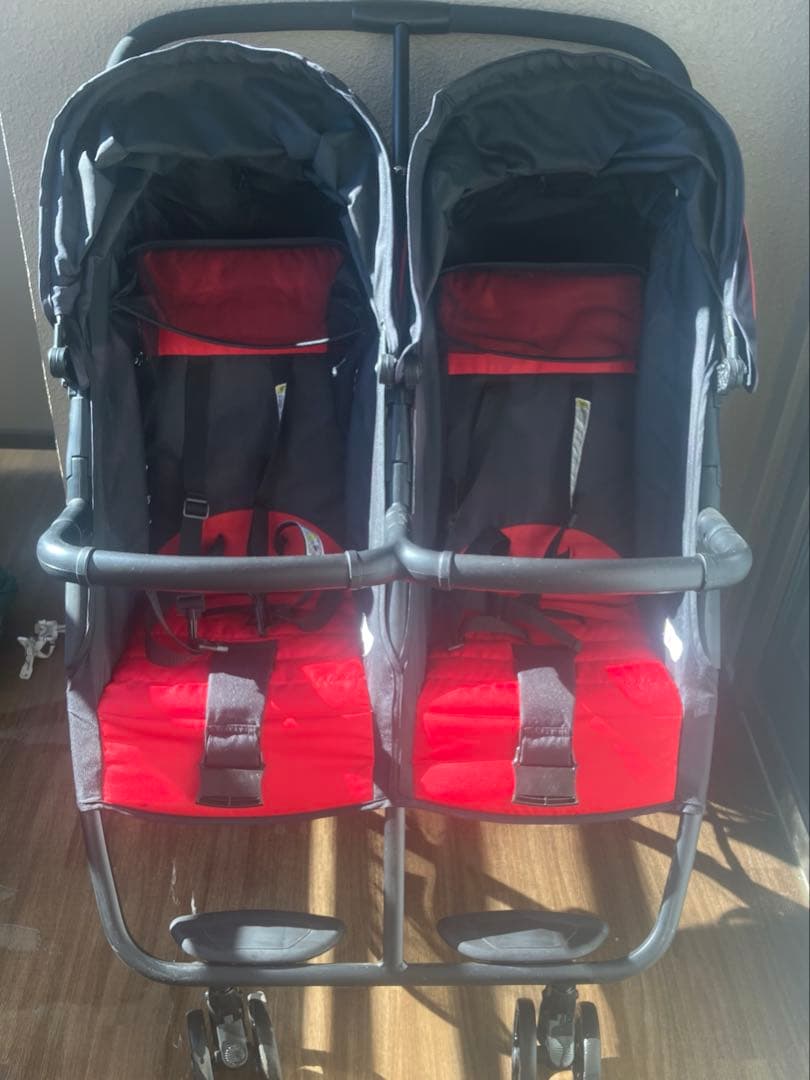 ココロンツイン　赤　2人乗りベビーカー　雨除けカバー付き