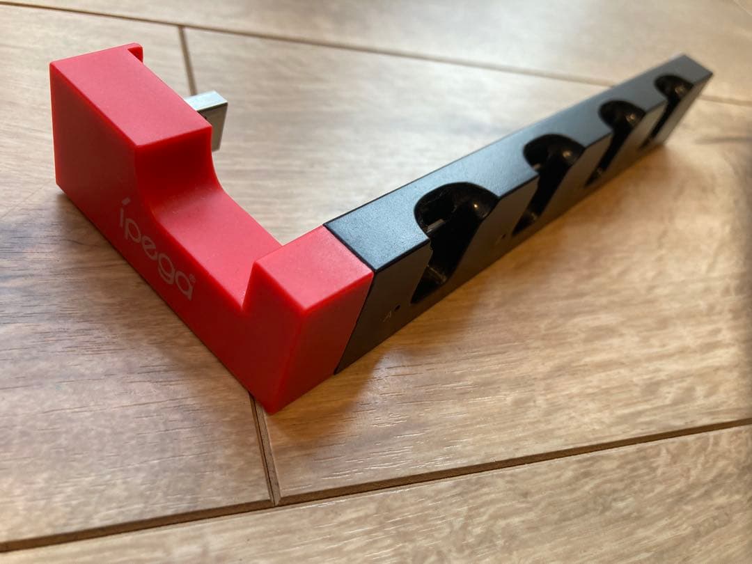 Nintendo Switch 本体＋ジョイコン4つ＋充電スタンド付き