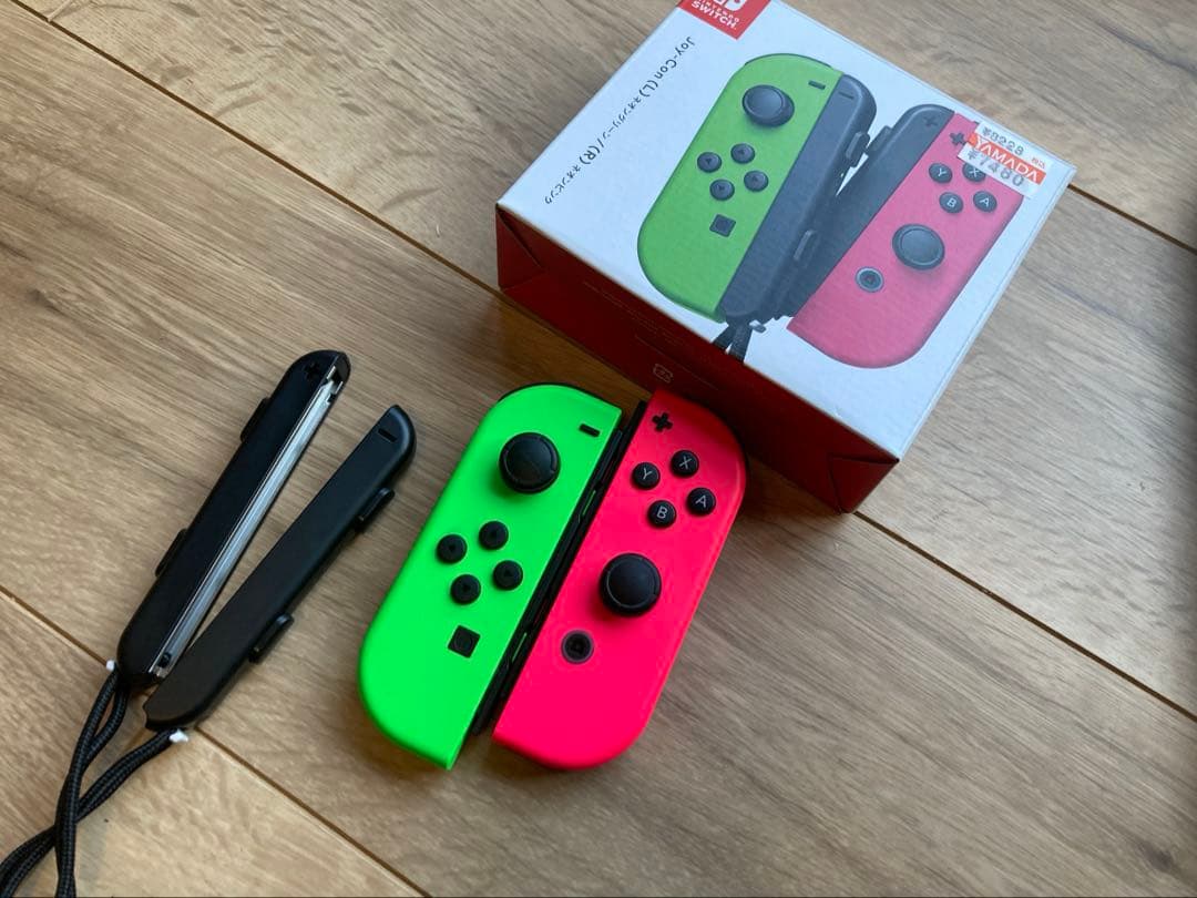 Nintendo Switch 本体＋ジョイコン4つ＋充電スタンド付き