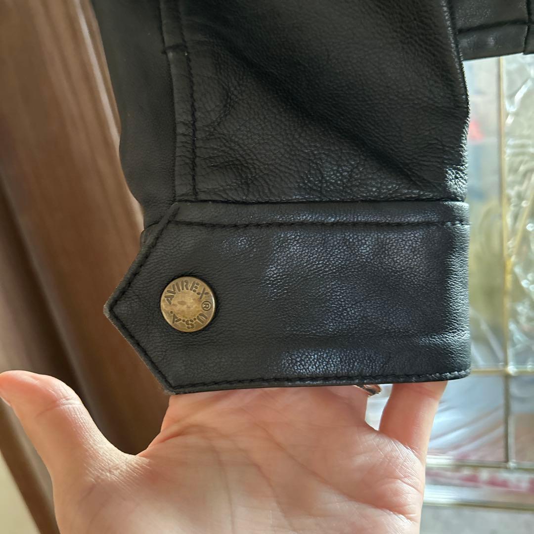 今週限定価格！AVIREXシープスキン　シングルライダースJK