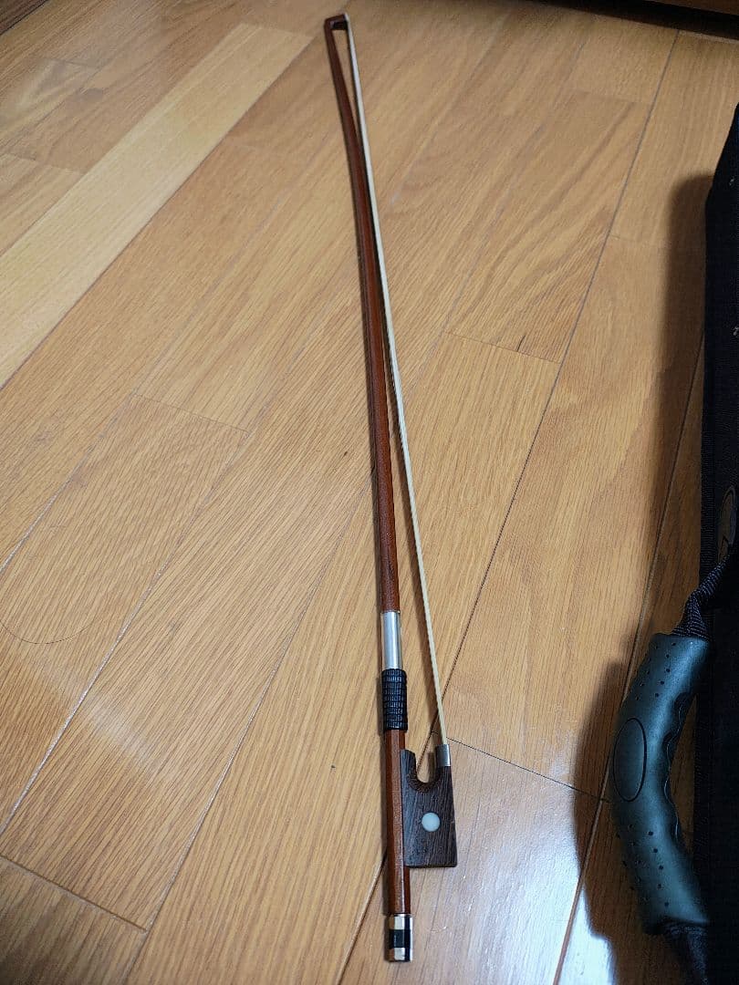 4/4 フルサイズ バイオリン本体と弓、ケース、付属品セット