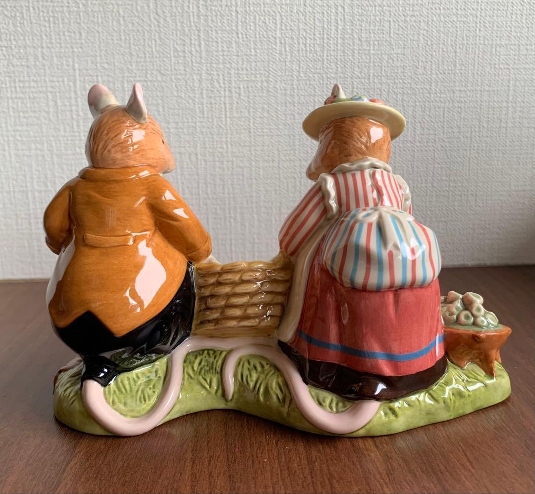 ブランブリーヘッジ きのこ取りへ出発 フィギュリン 置物