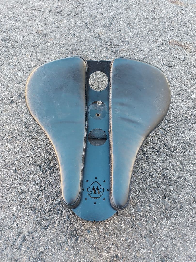 バ*チ様 オールドスクール　シート　ハーレー48用