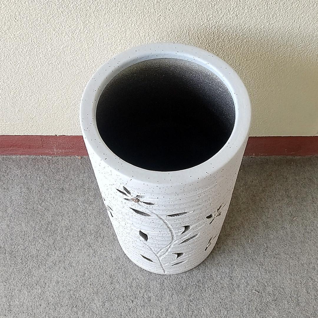 陶器傘立て　信楽焼　草花透かし彫り傘立　ホワイト　ヤマタツ陶業　TK-715