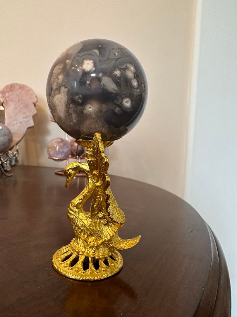 ブラックフラワーアゲートスフィアとスワン台座のセット