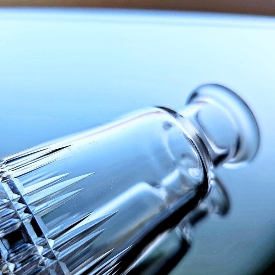 輝くオールドバカラ 格子柄の香水瓶 1936年以降