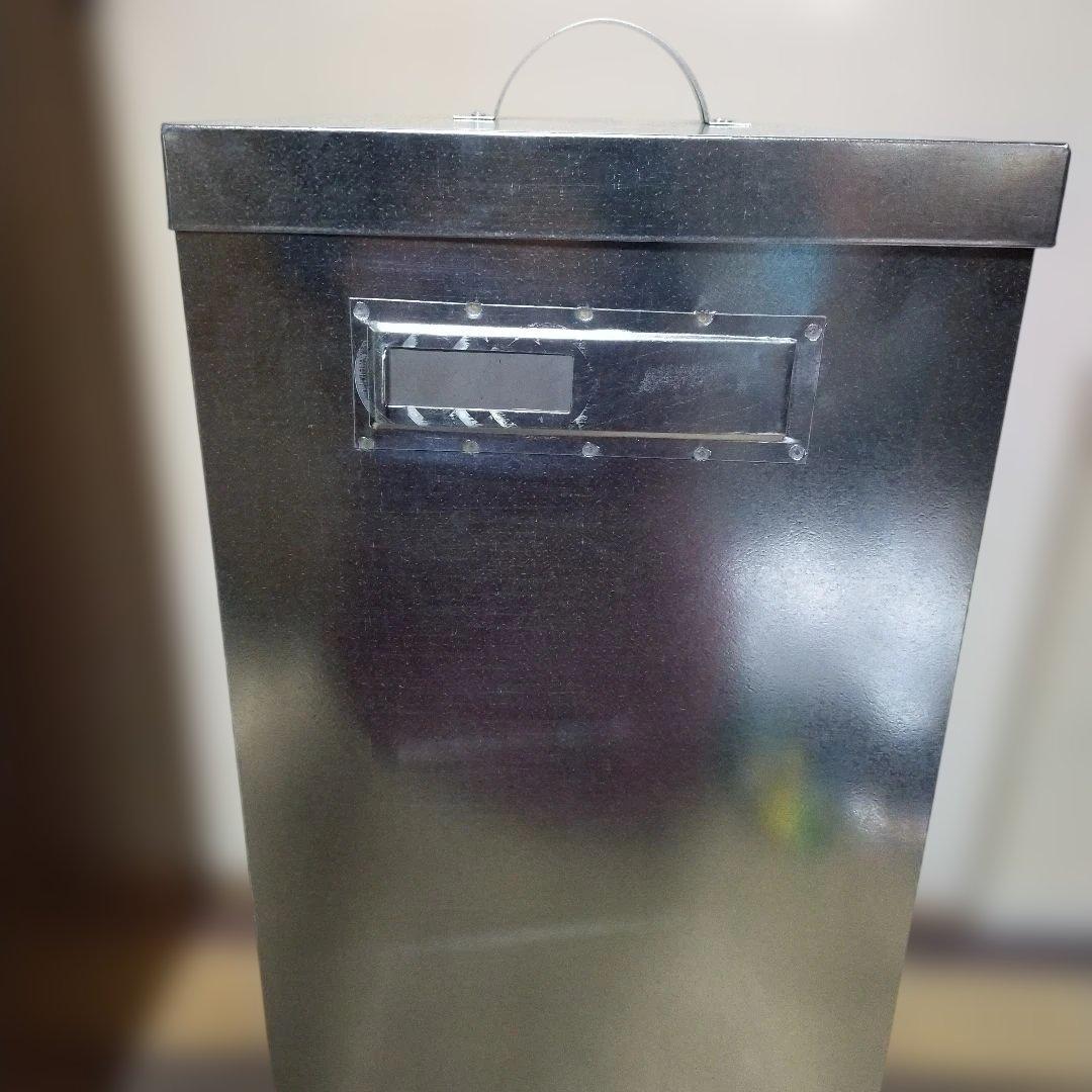 【新品・未使用!!】亜鉛引き鉄板　燻製器　ドア3つ　4段棚