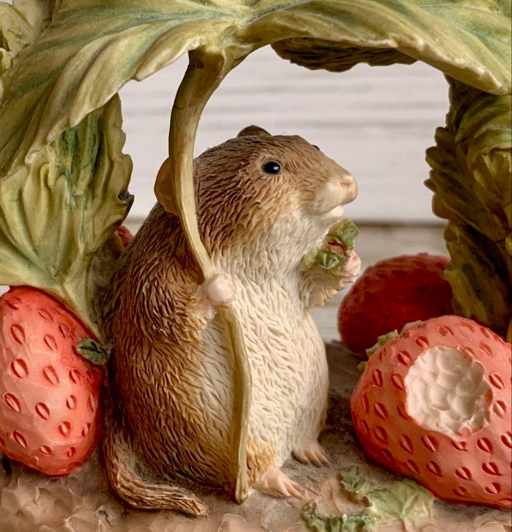 チミーウィリー いちご ピーターラビット 置物 フィギュリン