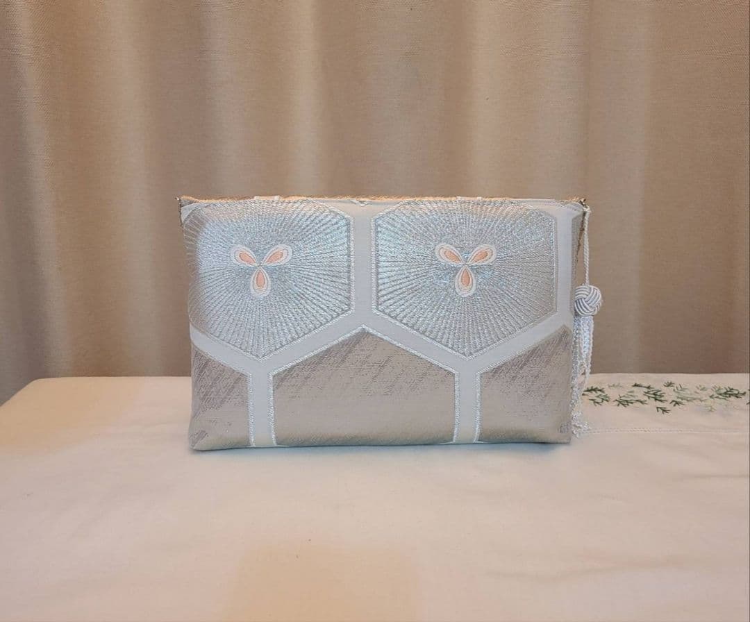 和風花模様シルバーシルク着物帯の2waysクラッチバッグ