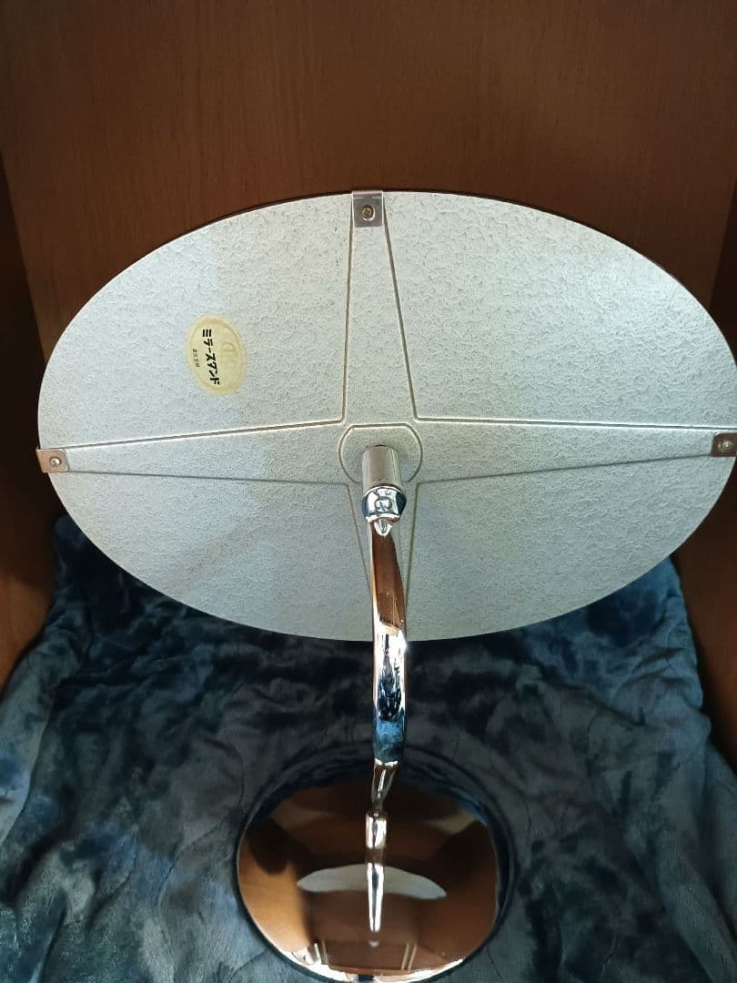 IKミラースタンド　店舗什器　化粧鏡　化粧品店