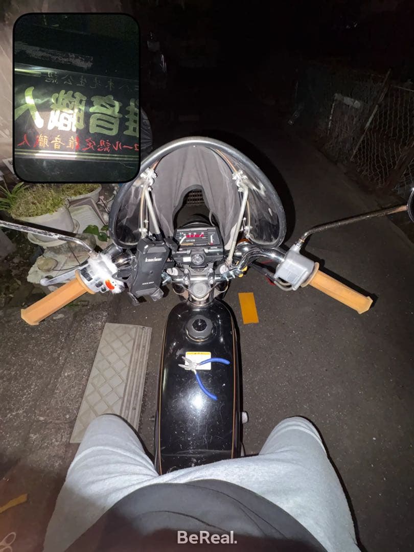 風防　シール剥がし跡あります