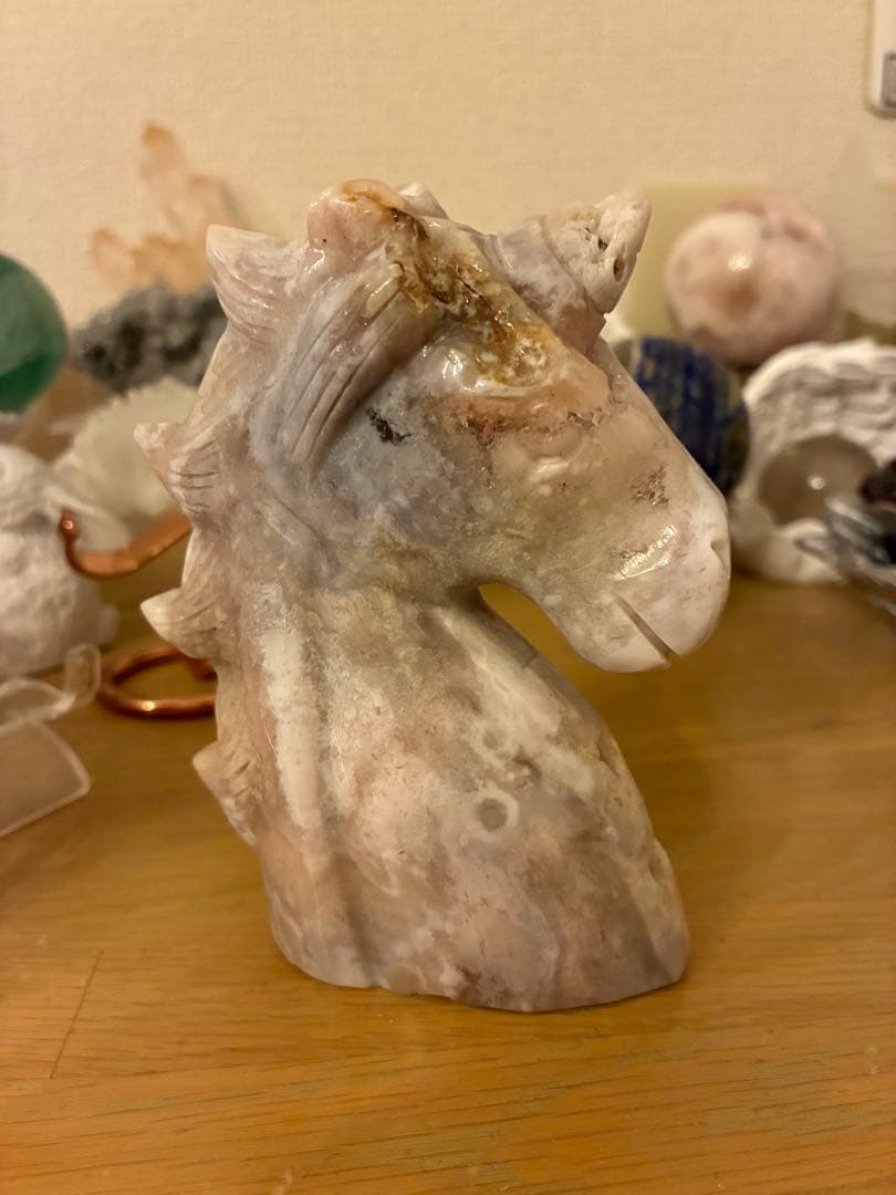馬の石彫刻 ピンクアメジスト