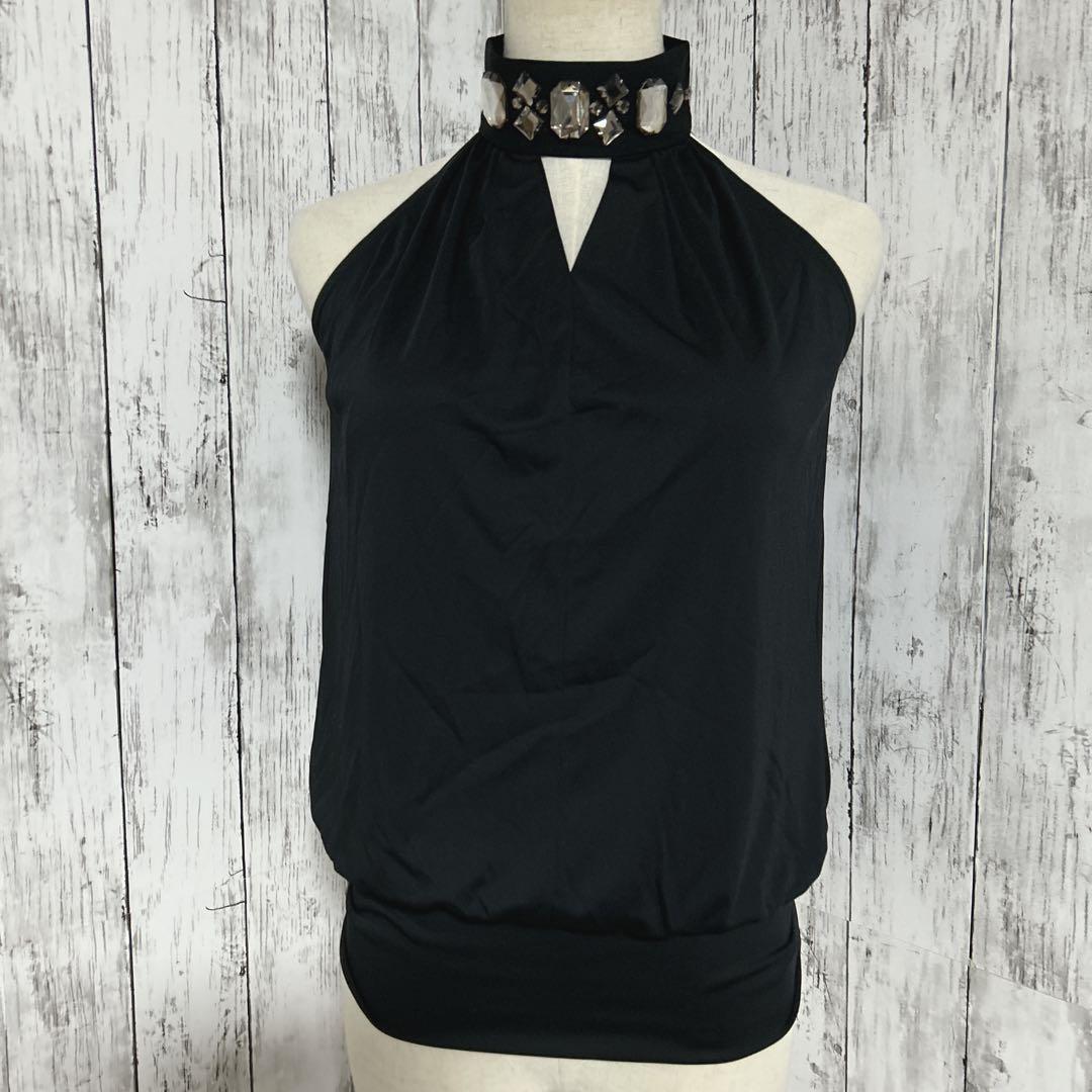 美品【ピンキーアンドダイアン】ビジュー付ハイネックノースリーブブラウス　とろみ