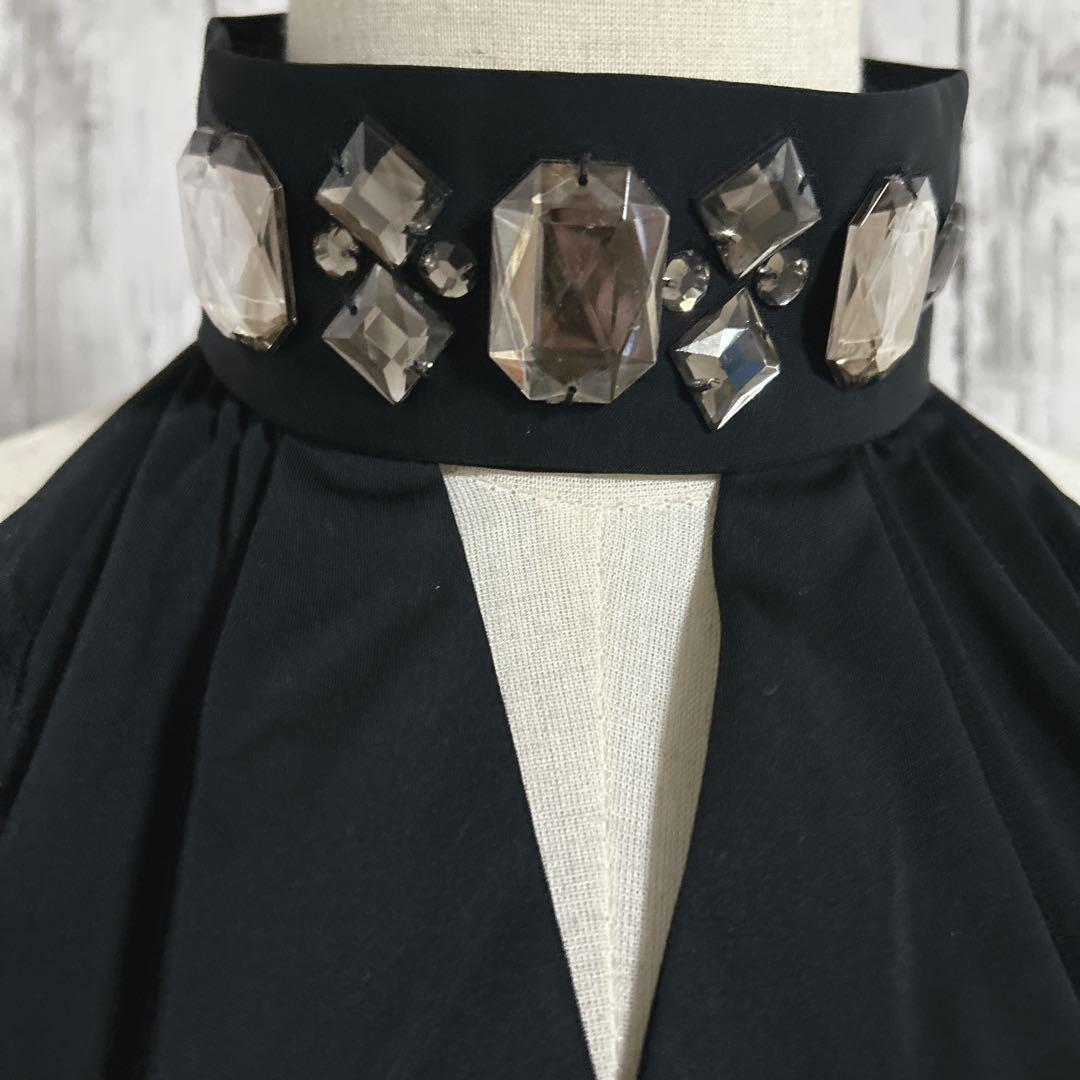 美品【ピンキーアンドダイアン】ビジュー付ハイネックノースリーブブラウス　とろみ