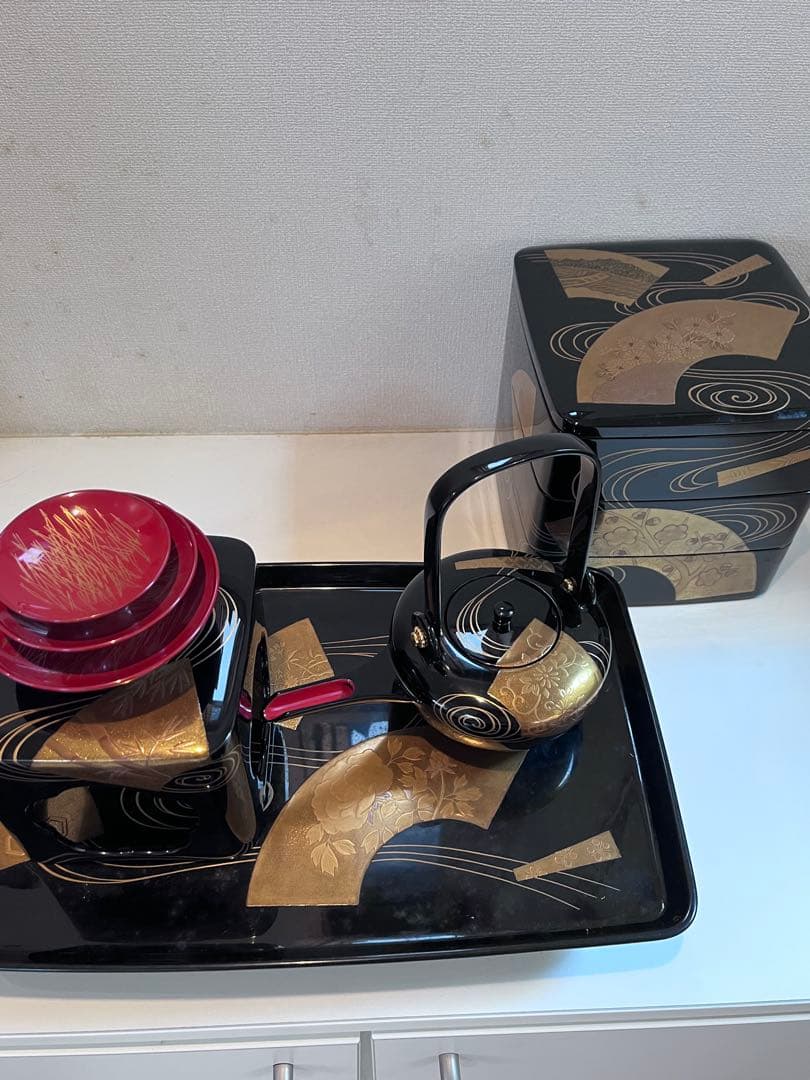 【未使用】輪島塗 蒔絵 三段重箱 お屠蘇 盃　酒器セット　中島忠平の作品