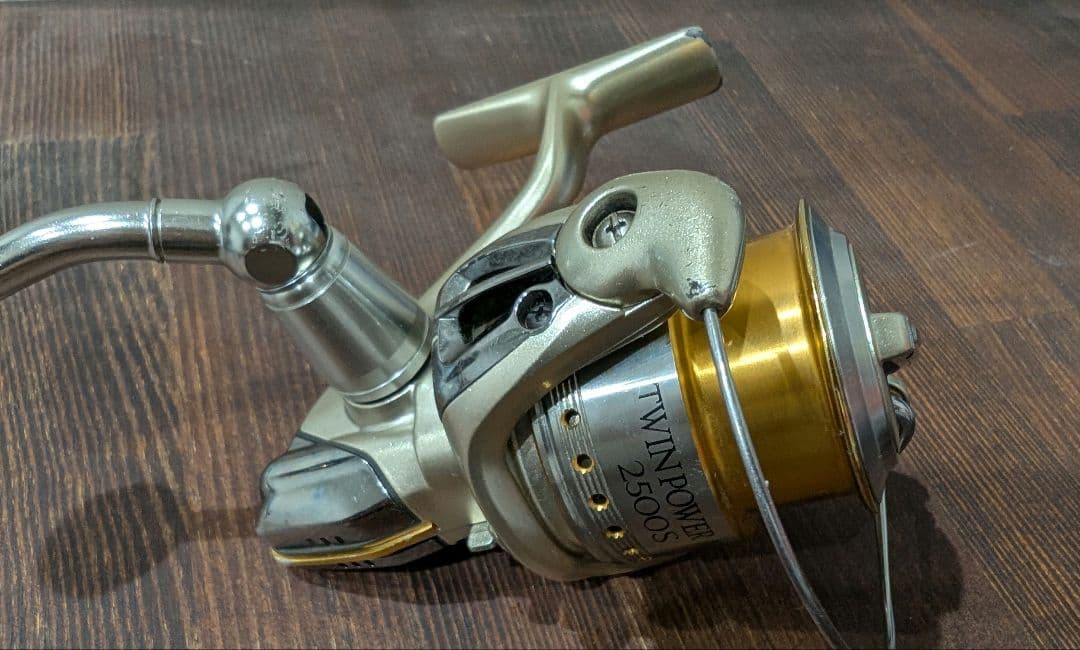 SHIMANO、06ツインパワー Mg 2500S リールTWIN POWER