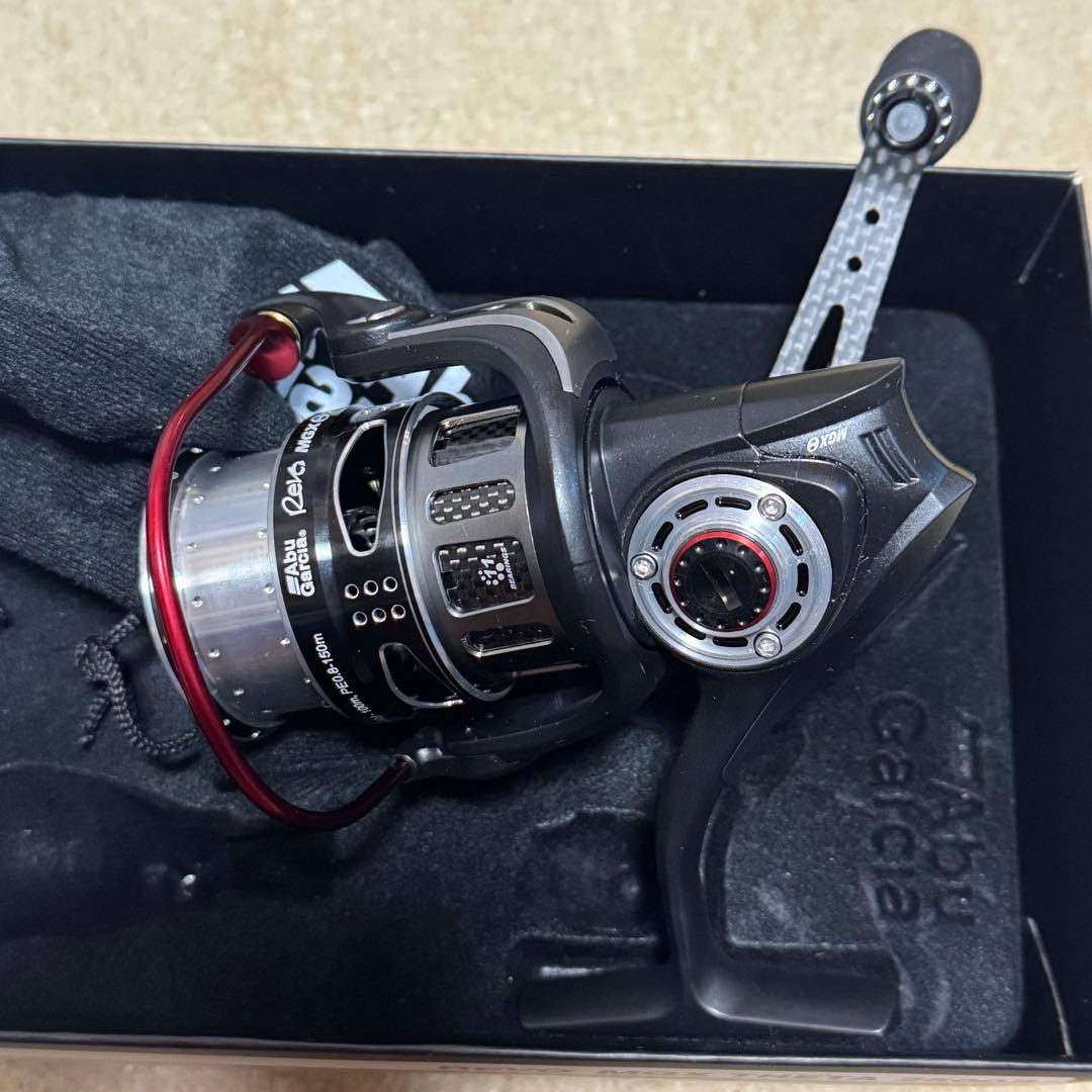 新品　AbuGarcia アブガルシアREVO MGX THETA 2500S