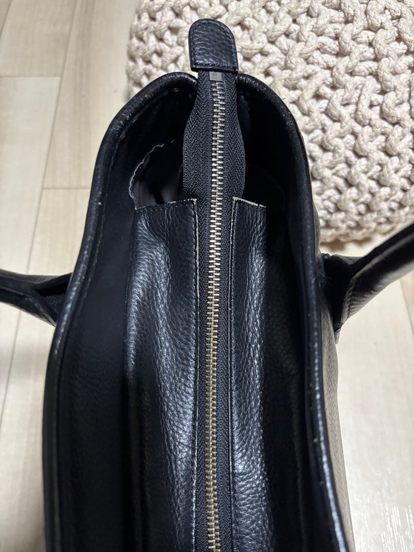 バーニーズニューヨーク ブラックレザートートバッグ