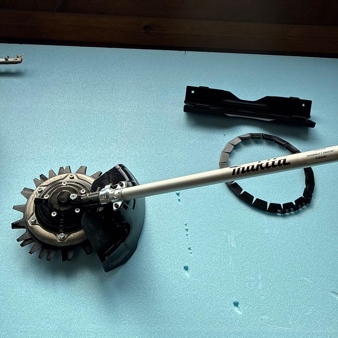 マキタ 40Vmax対応 充電式スプリットモータ アタッチメント付MUX01G