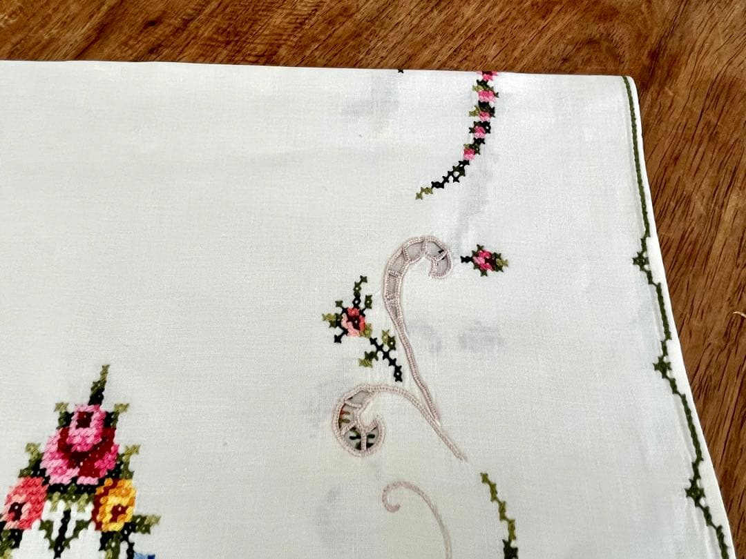 アンティーク　クロス　センターテーブル　手刺繍