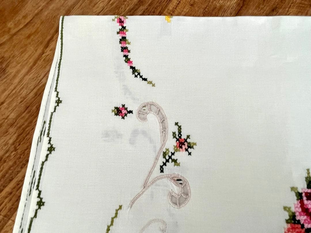 アンティーク　クロス　センターテーブル　手刺繍