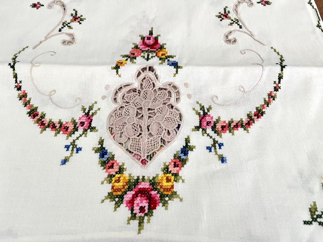 アンティーク　クロス　センターテーブル　手刺繍
