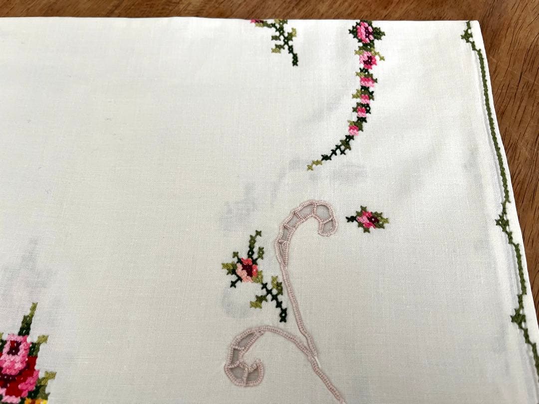 アンティーク　クロス　センターテーブル　手刺繍