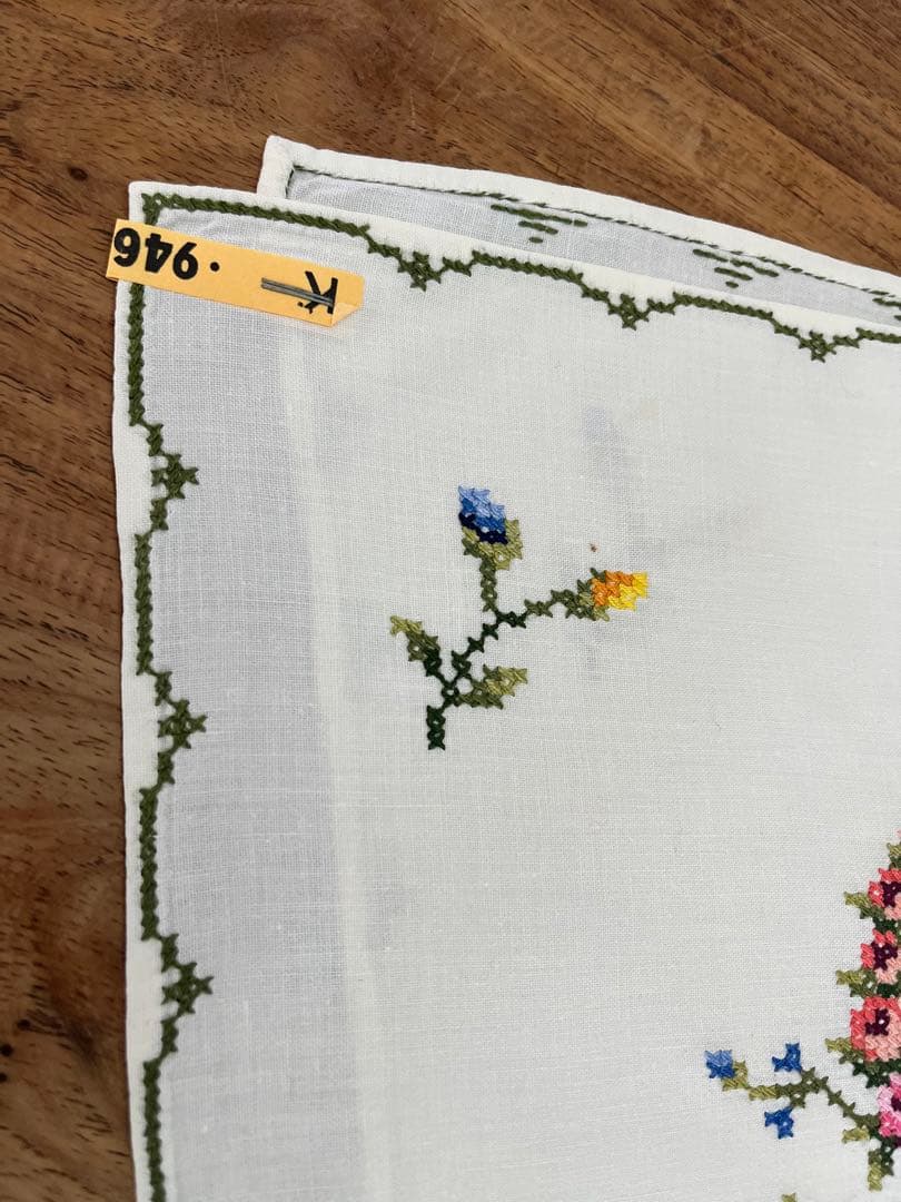 アンティーク　クロス　センターテーブル　手刺繍