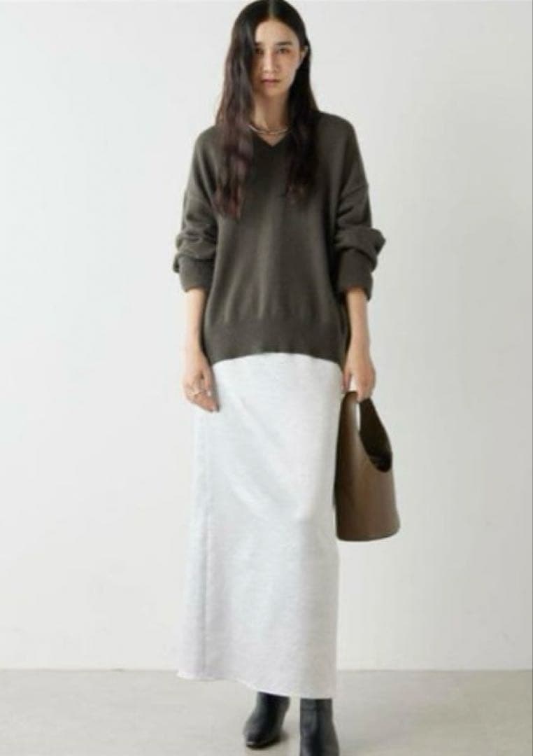 ガリャルダガランテ　バックスリットVニット