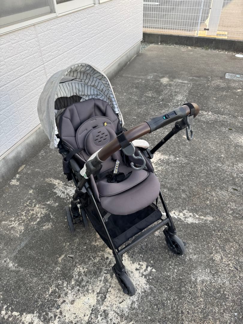 Combi 折りたたみ式ベビーカー