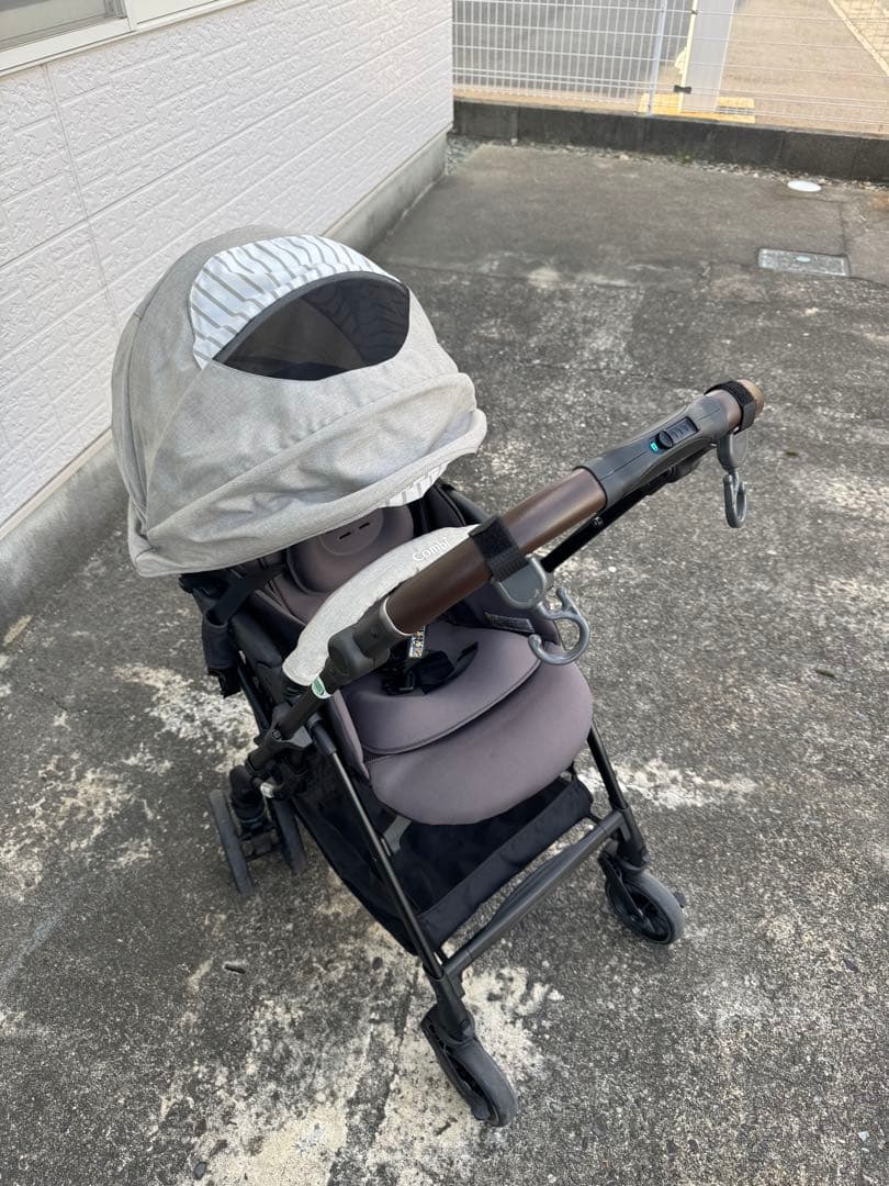 Combi 折りたたみ式ベビーカー