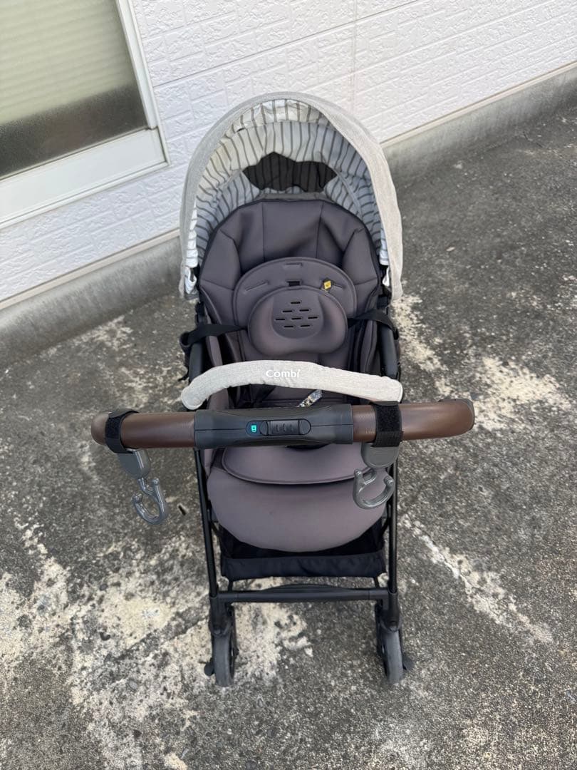 Combi 折りたたみ式ベビーカー