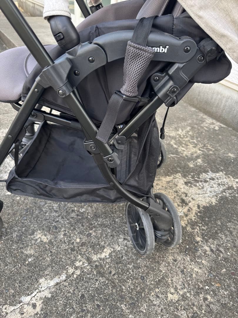 Combi 折りたたみ式ベビーカー