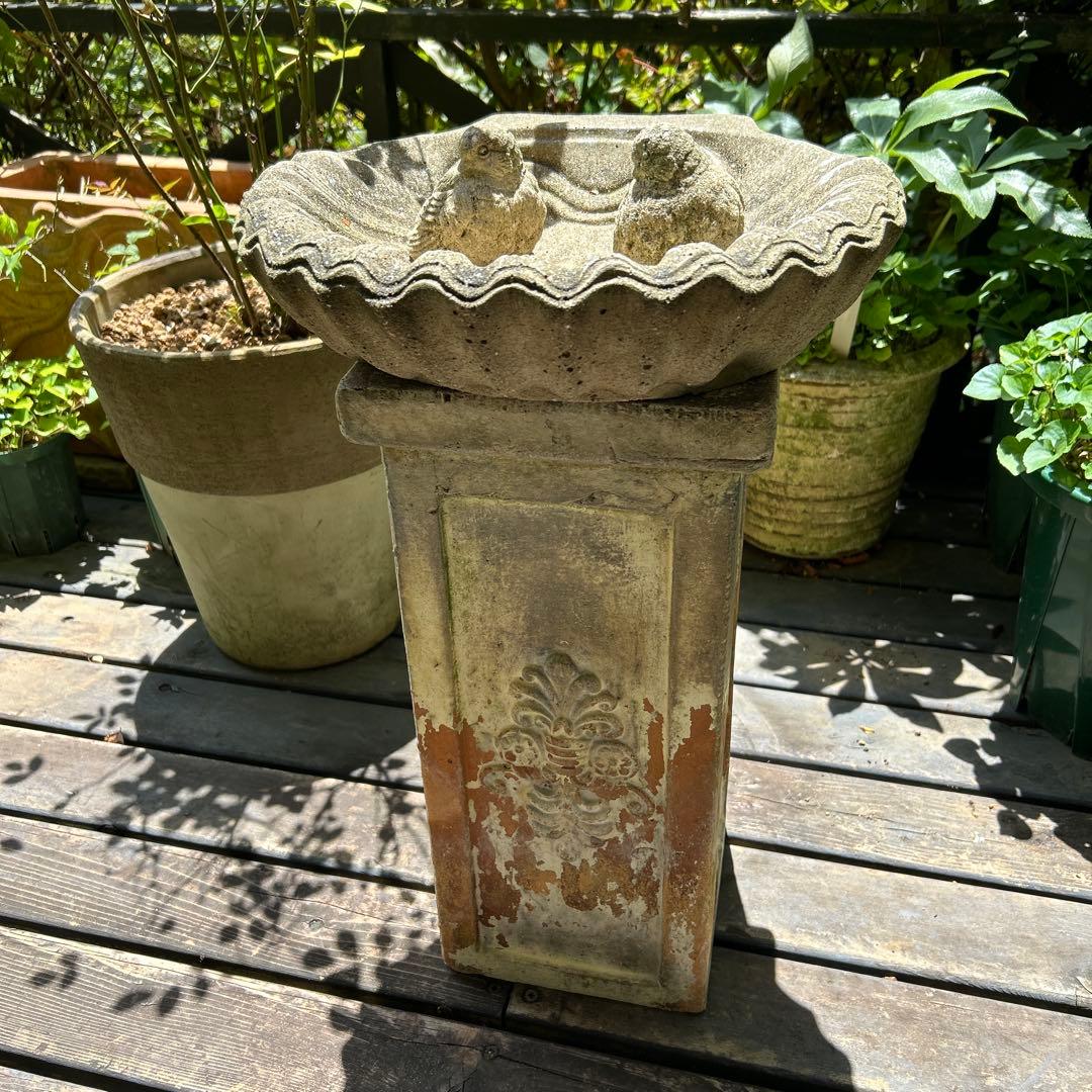 ワンダーデコールバードバスSMALL SHELL スクエア台座 雀のペア付き