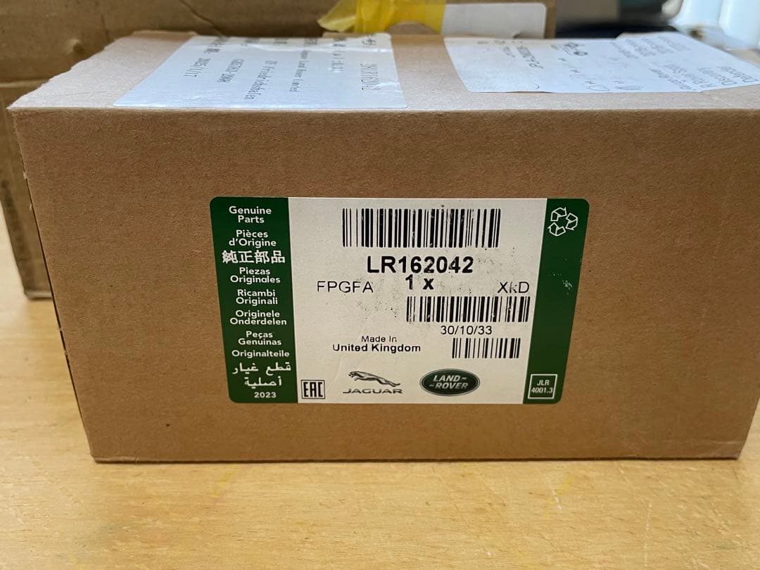 ランドローバーディフェンダー　純正ブレーキパッド+パッドセンサー　新品前後セット