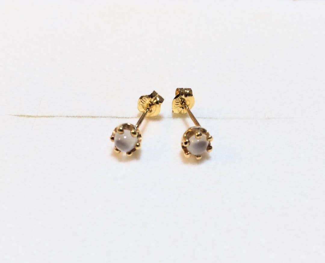 K18 ムーンストーンピアス 刻印あり