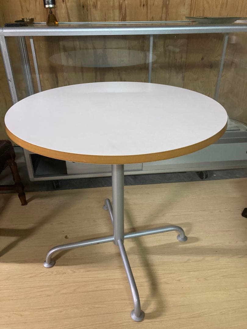 まりやん⭐︎　ミッドセンチュリー的デザインの　円卓　テーブル　業務用
