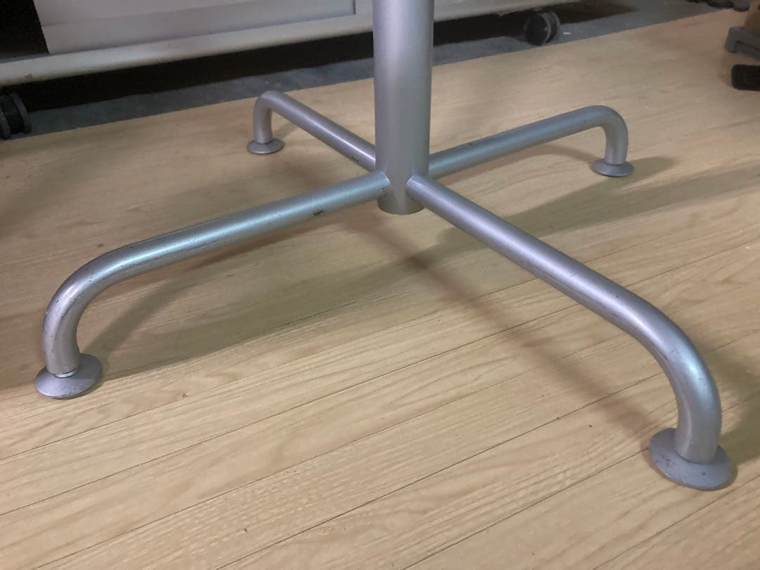 まりやん⭐︎　ミッドセンチュリー的デザインの　円卓　テーブル　業務用