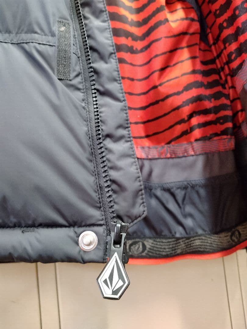 VOLCOM　ダウンスノーボードウェアМサイズ 中古品