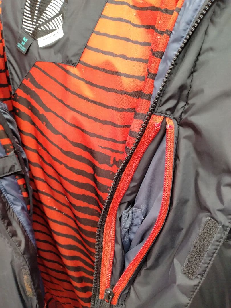 VOLCOM　ダウンスノーボードウェアМサイズ 中古品