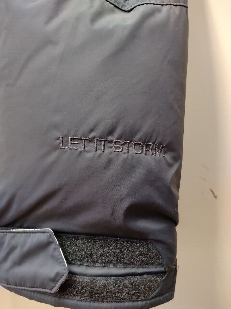 VOLCOM　ダウンスノーボードウェアМサイズ 中古品