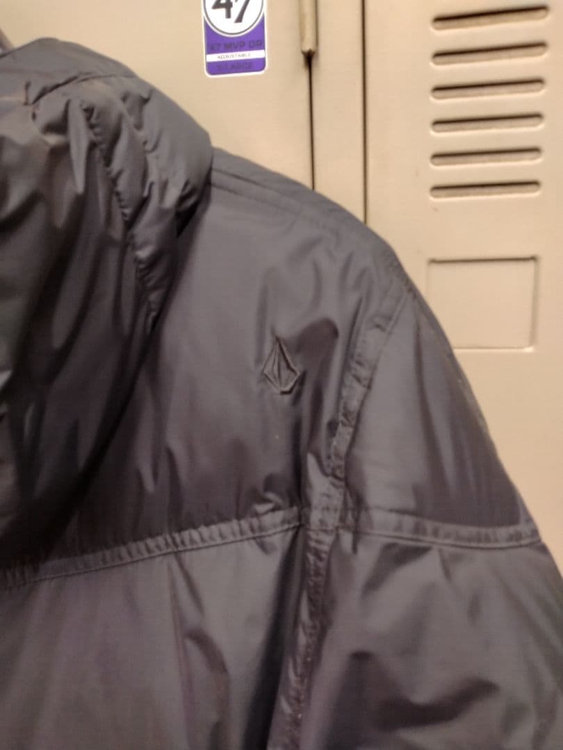 VOLCOM　ダウンスノーボードウェアМサイズ 中古品