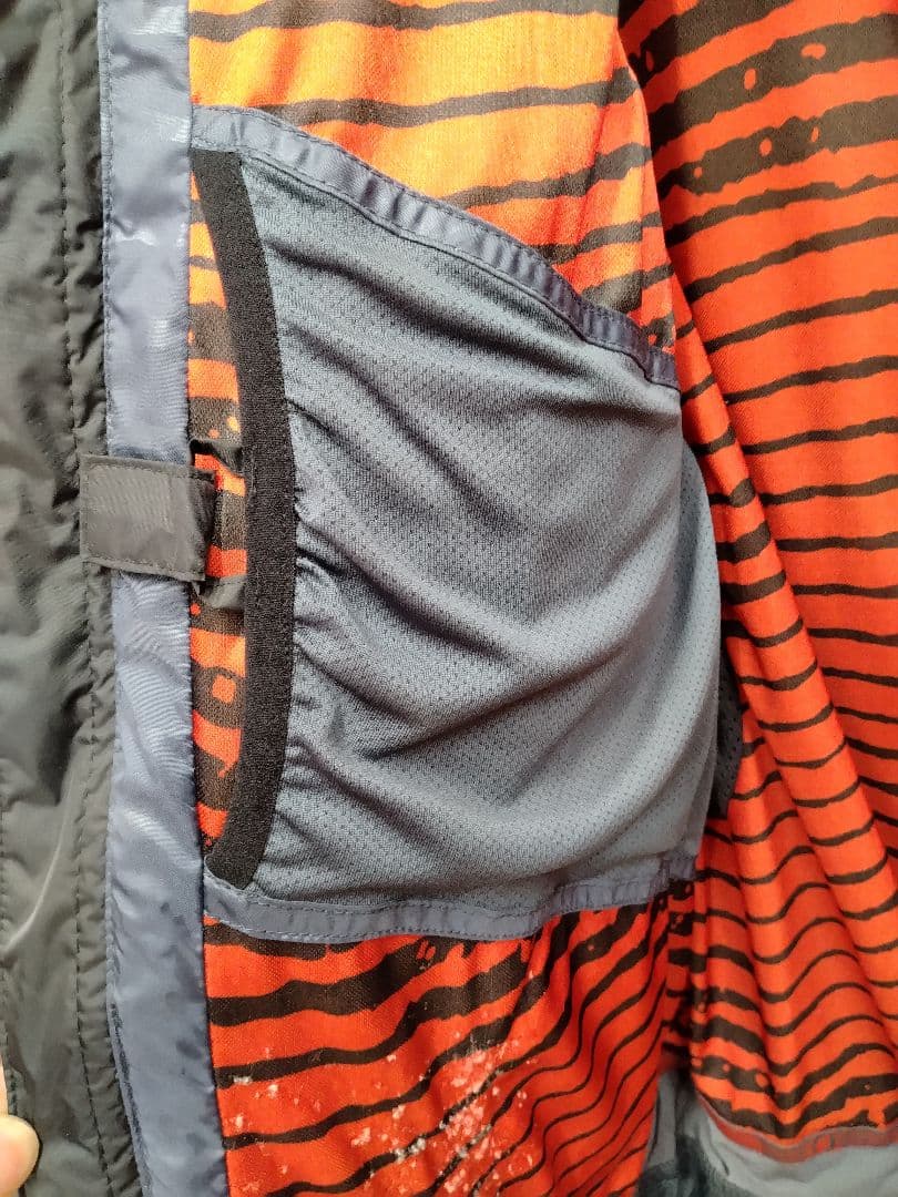 VOLCOM　ダウンスノーボードウェアМサイズ 中古品