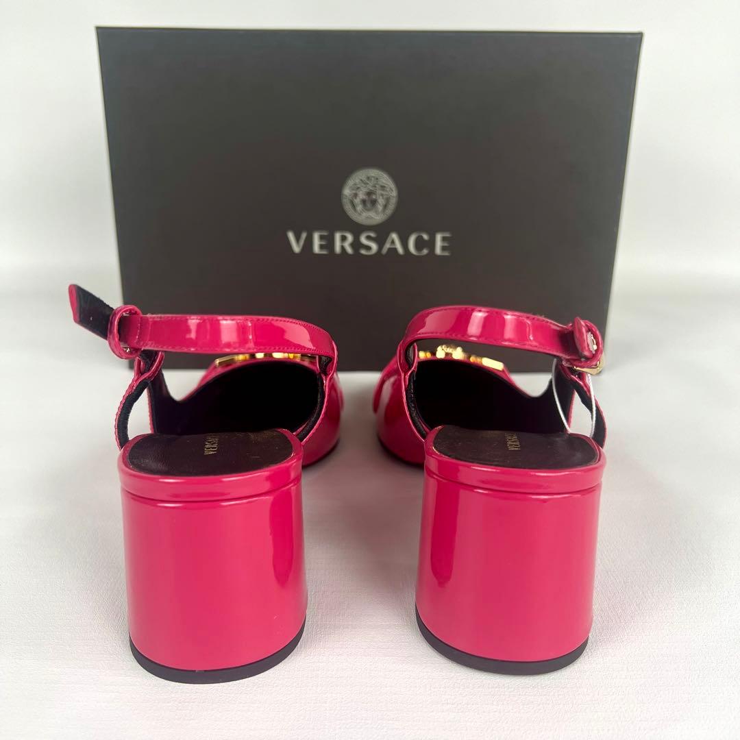 新品VERSACE ビビッドピンク メドューサ　スクエアトゥ　エナメルサンダル