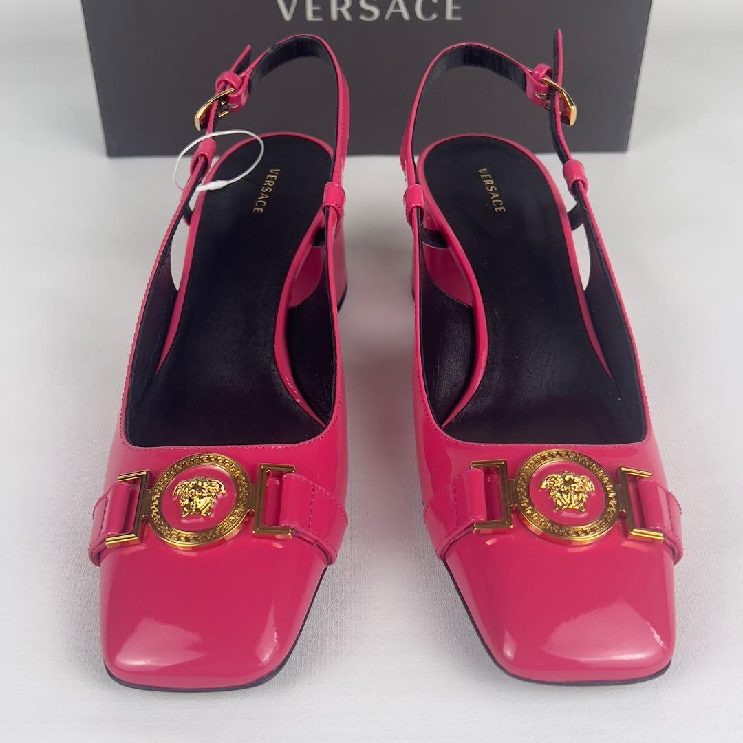 新品VERSACE ビビッドピンク メドューサ　スクエアトゥ　エナメルサンダル