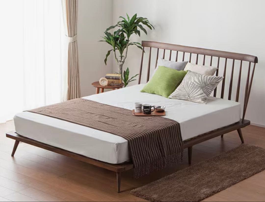 【極美品】高級感ある木製ダブルベッドフレーム モダン　送料込み