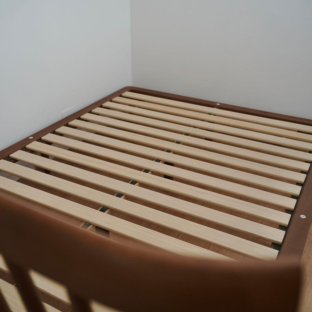 【極美品】高級感ある木製ダブルベッドフレーム モダン　送料込み