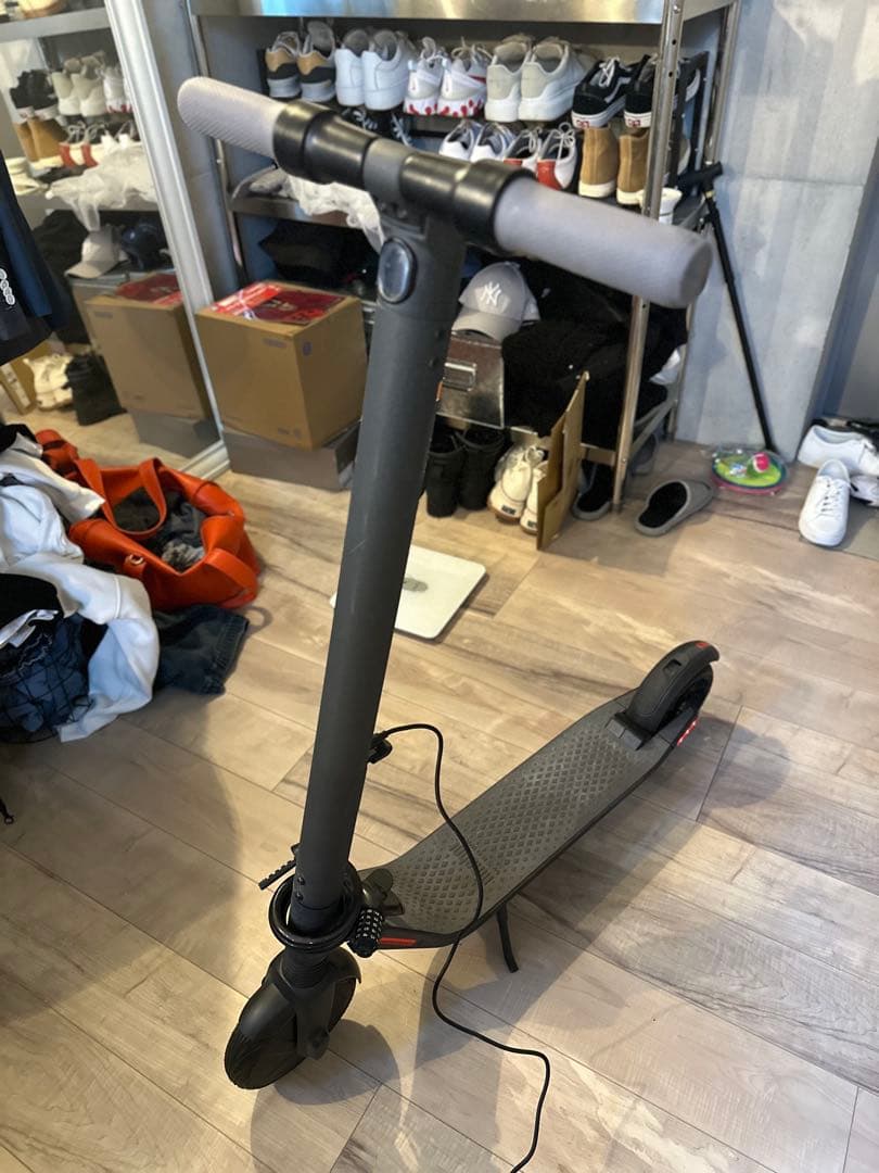 ninebot by SEGWAY 折りたたみキックボード