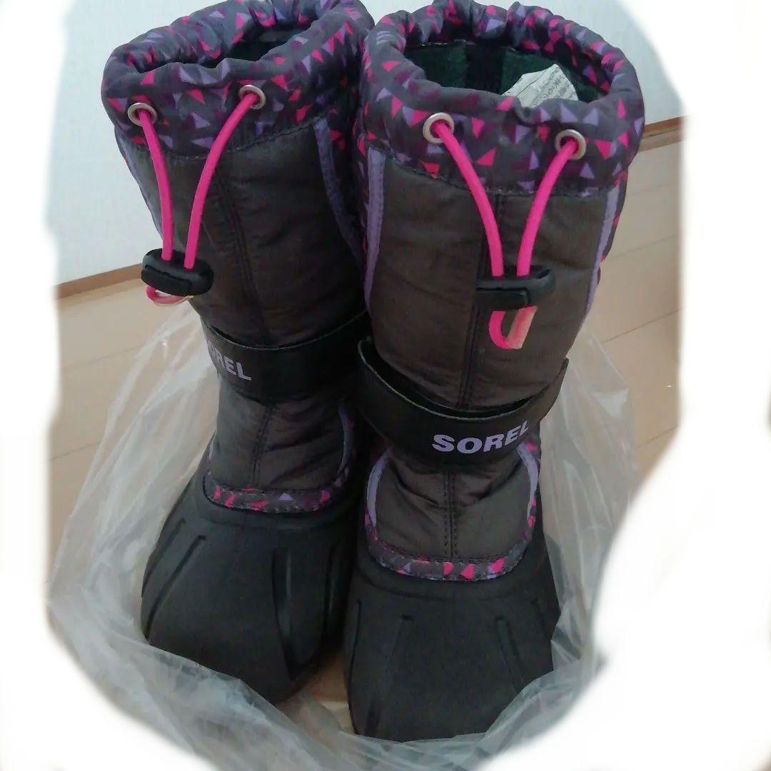 ～SOREL 子ども用スノーブーツ グレー/ピンク