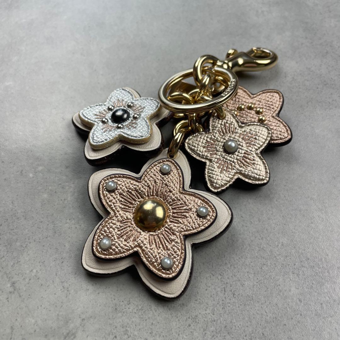 美品 コーチ COACH　バッグチャーム キーホルダー　フラワー　シルバー